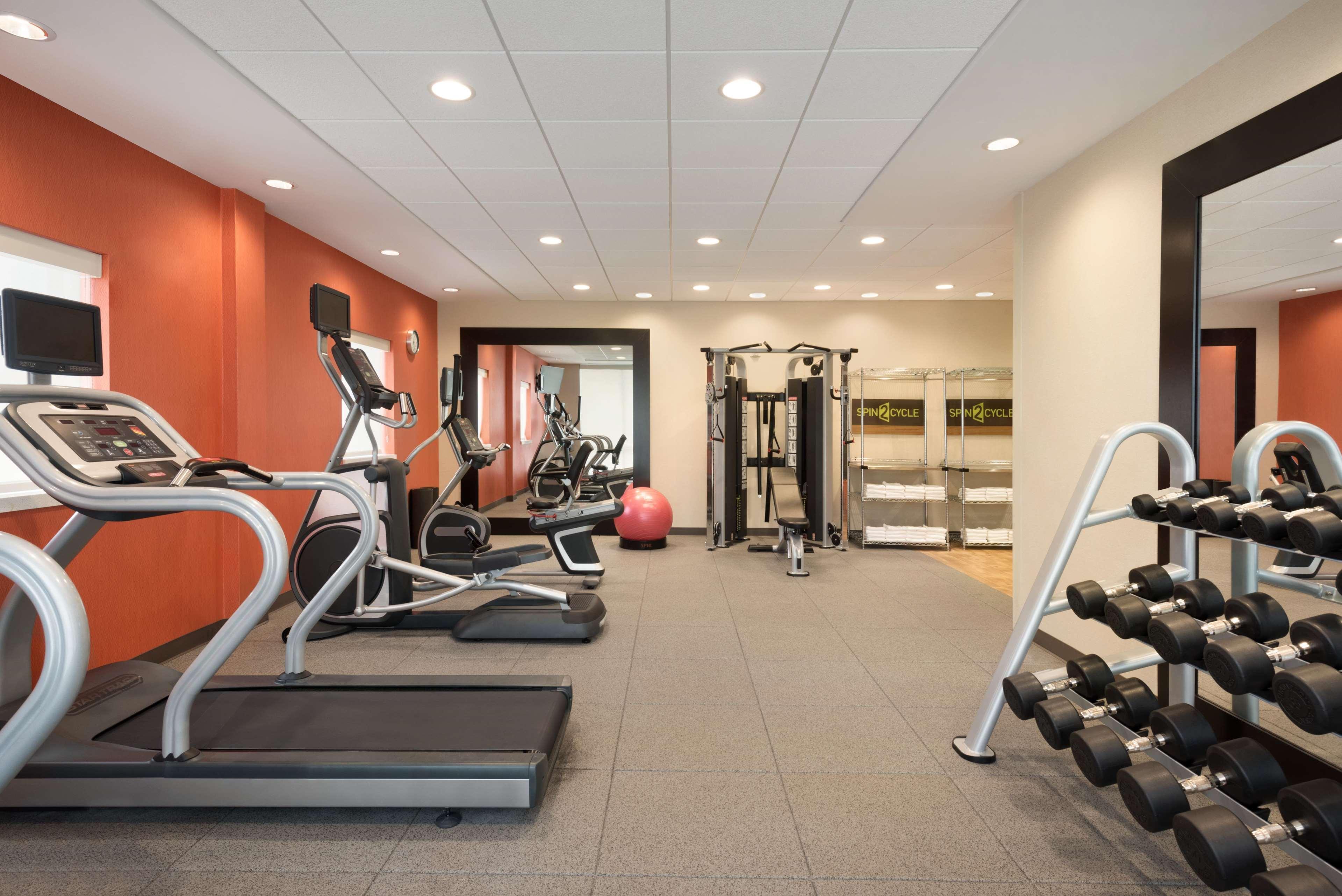 Home2 Suites By Hilton Menomonee Falls Milwaukee Exterior photo