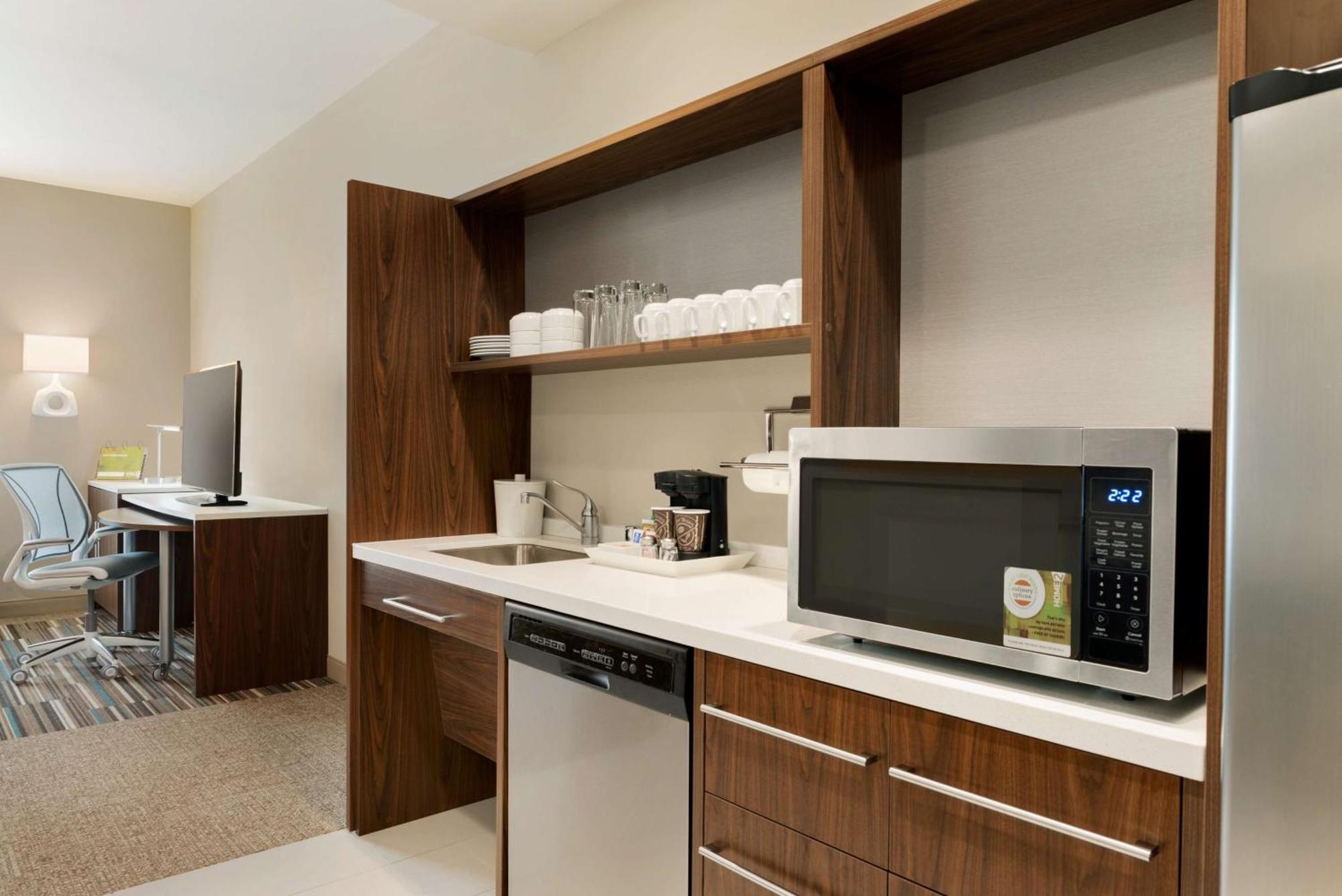 Home2 Suites By Hilton Menomonee Falls Milwaukee Exterior photo