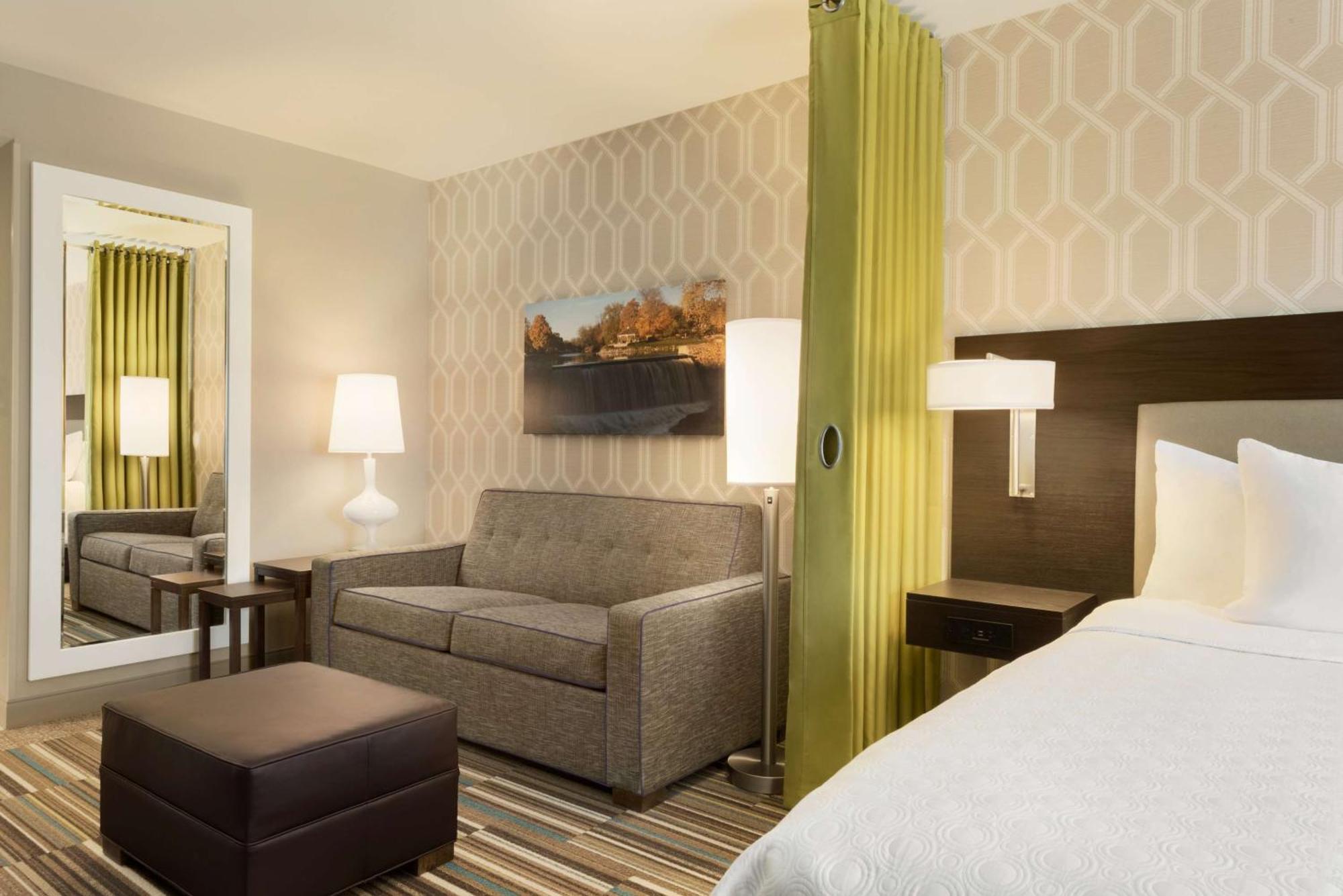 Home2 Suites By Hilton Menomonee Falls Milwaukee Exterior photo