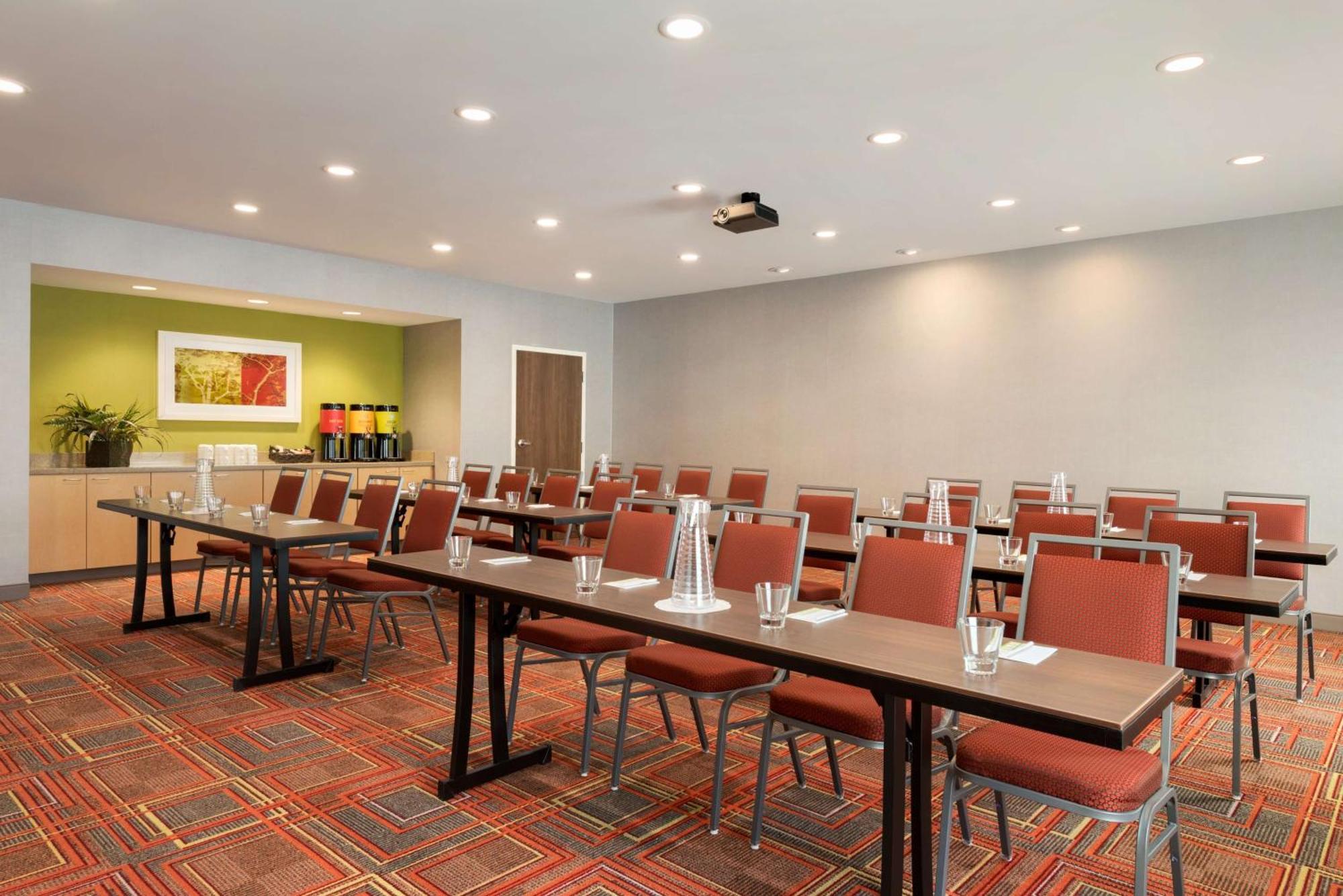 Home2 Suites By Hilton Menomonee Falls Milwaukee Exterior photo
