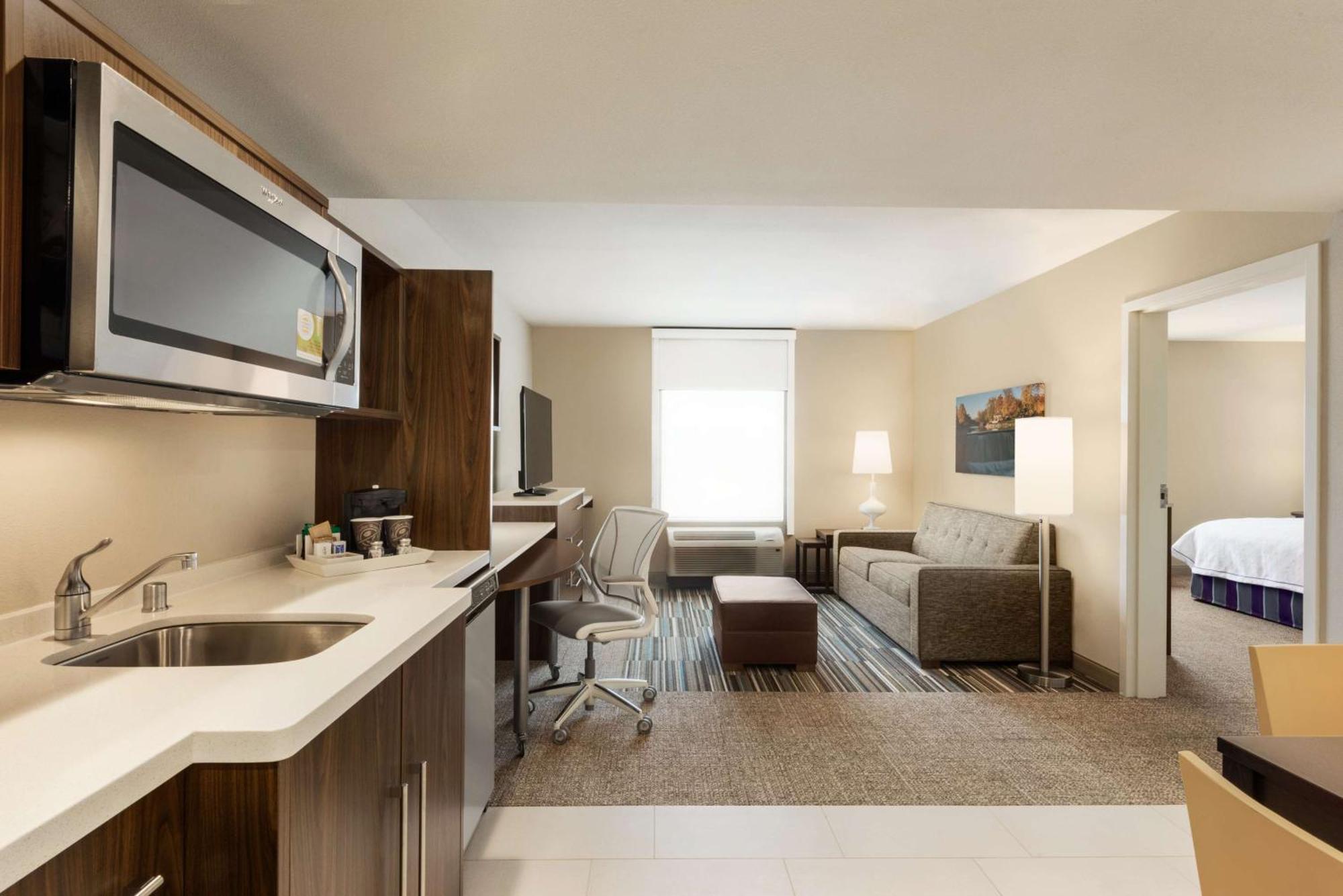 Home2 Suites By Hilton Menomonee Falls Milwaukee Exterior photo